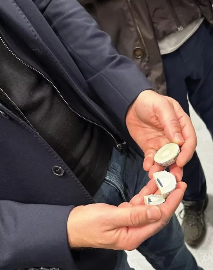 Aufgeschnittener Golfball mit eingebautem Chip
