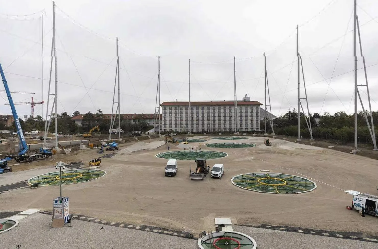 Die Topgolf-Anlage im Bau