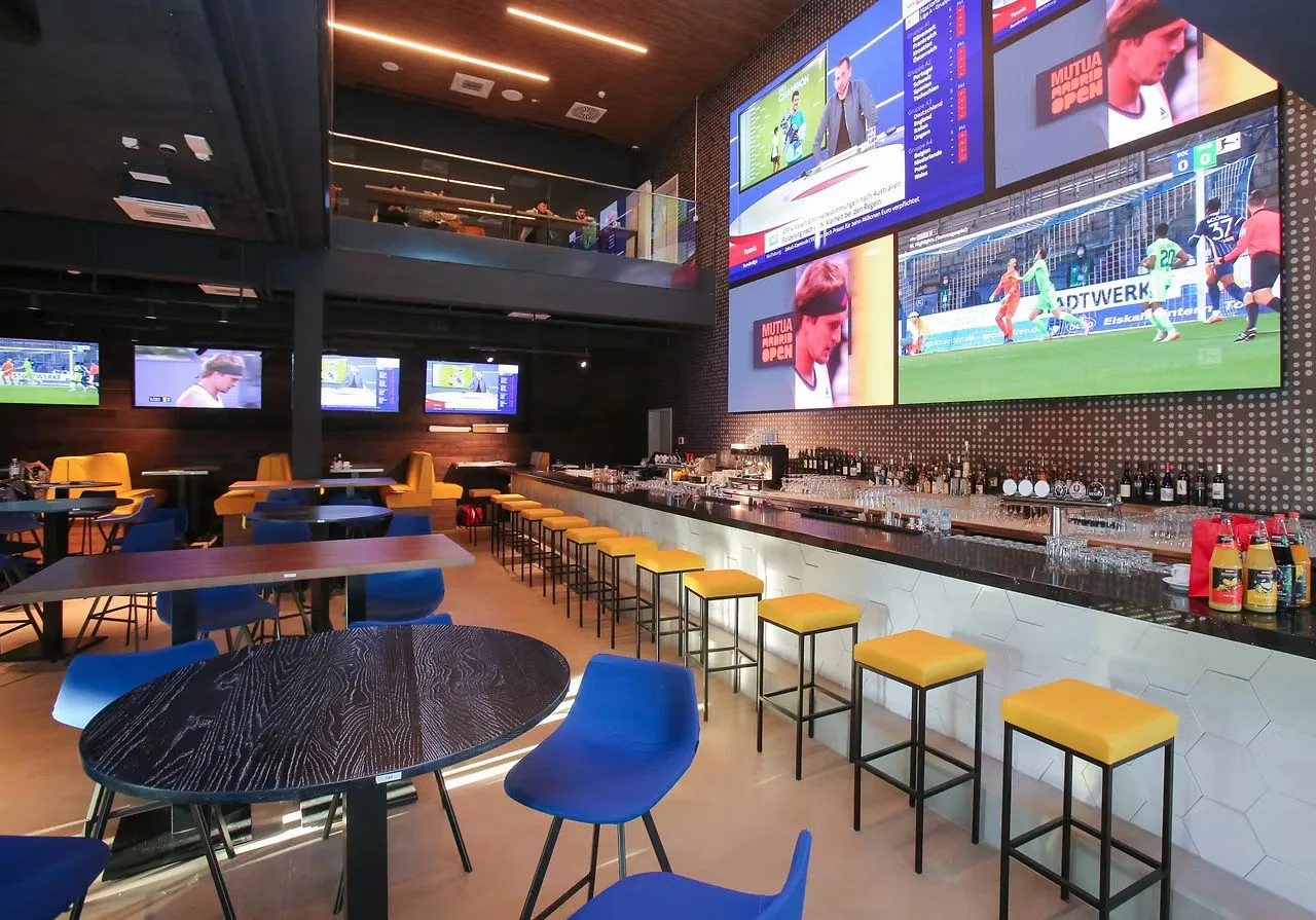 Sportsbar mit Großbildschirmen
