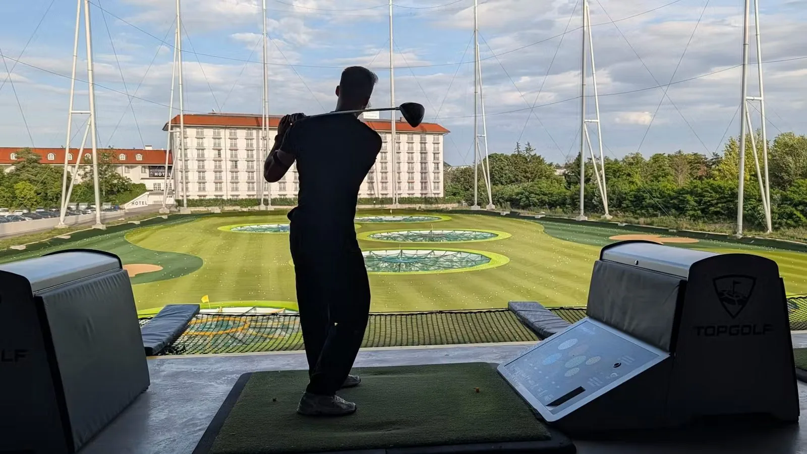 YouTube-Stars greifen in Wien zum Golf-Schläger