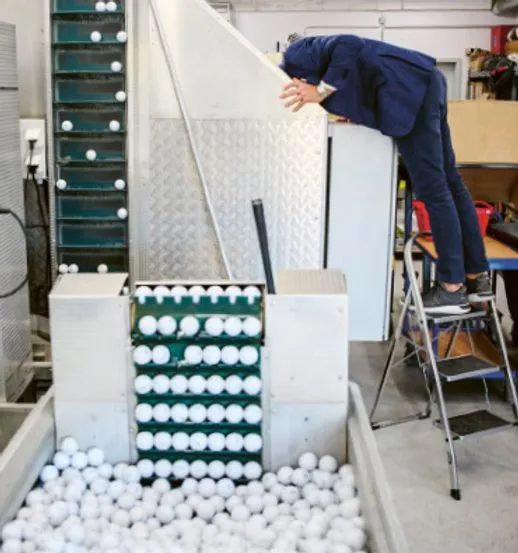 Ball-Aufbereitung in der Topgolf-Anlage