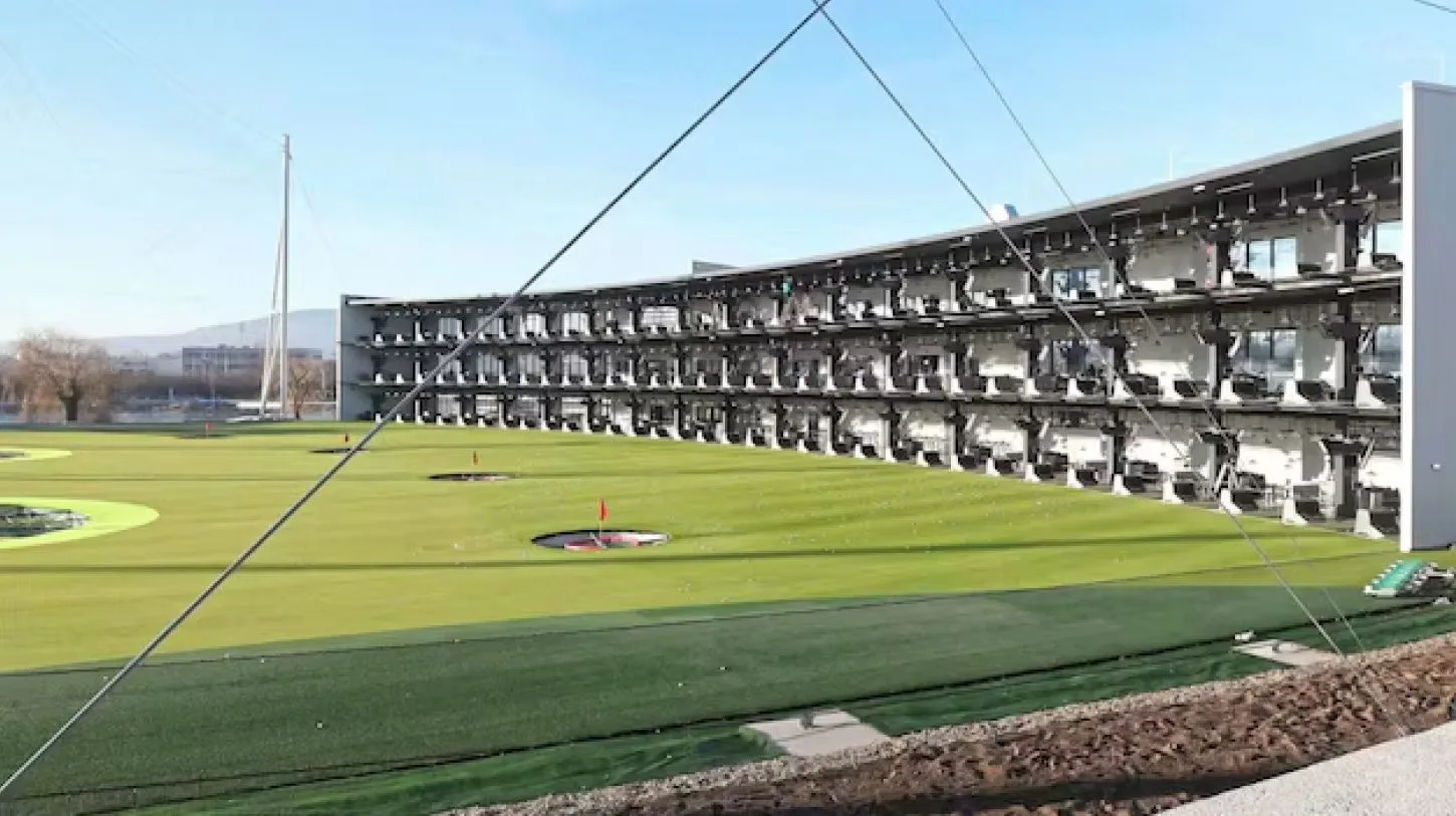 Vor den Toren Wiens: amerikanischen Lifestyle bei Hightech-Golf erleben